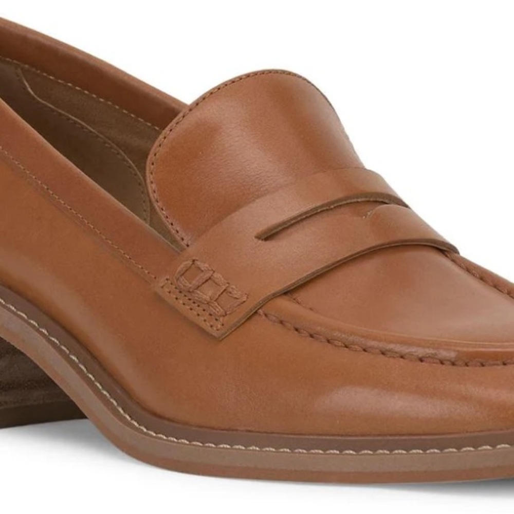 Vince Camuto size 8 caramel brown loafer